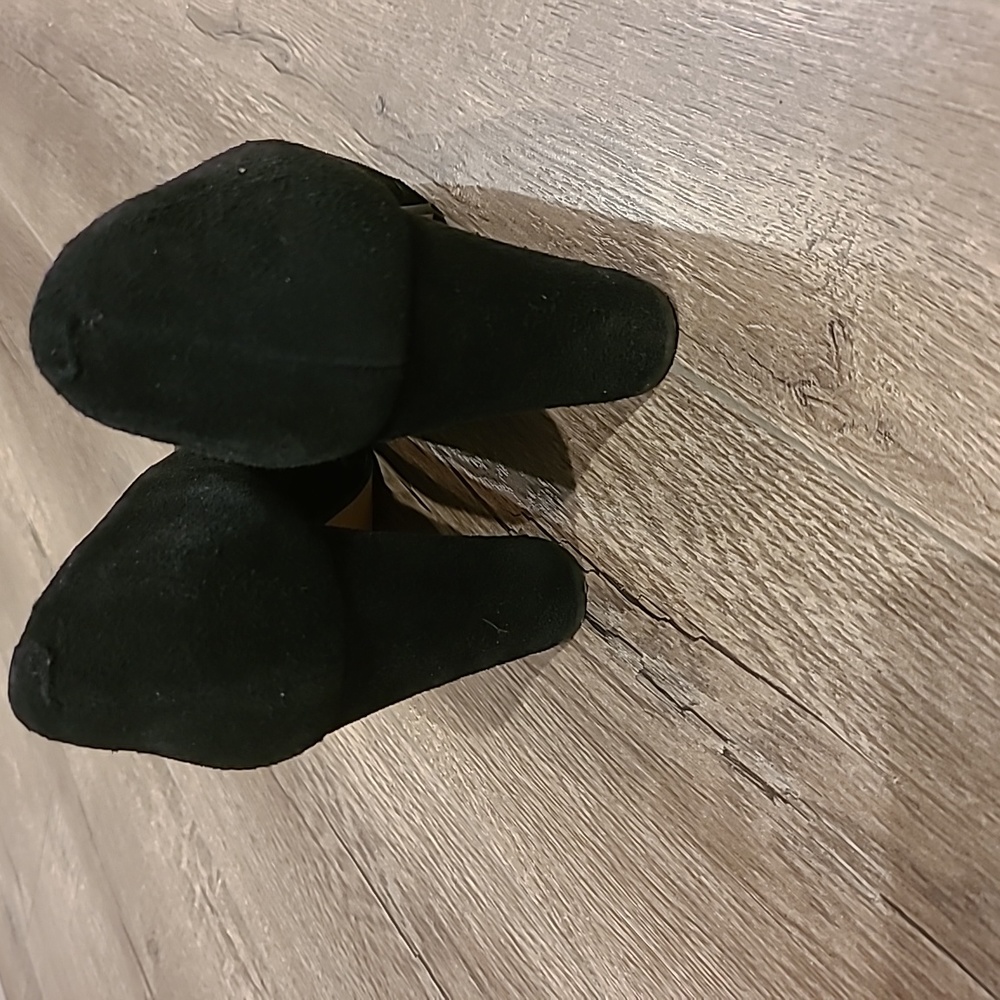 Heels - Picture 2 of 4